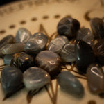 Charger l'image dans la galerie, Black Moonstone | TUMBLED
